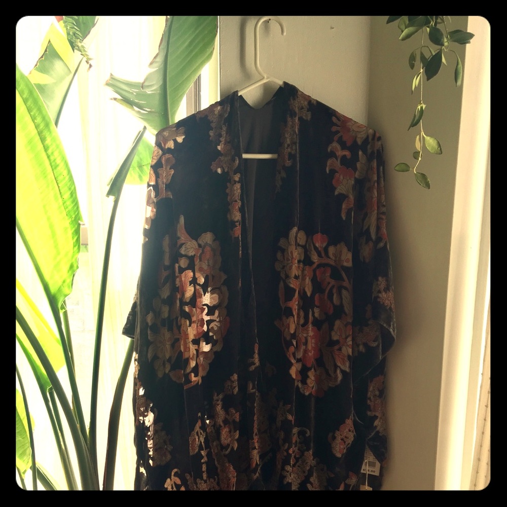 Witchy burnout kimono NWT